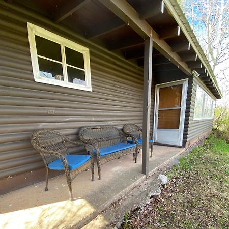 Rolling R Guest Ranch Guest House Meeker Room photo
