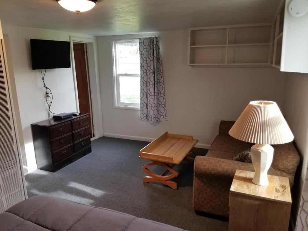 Rolling R Guest Ranch Guest House Meeker Room photo
